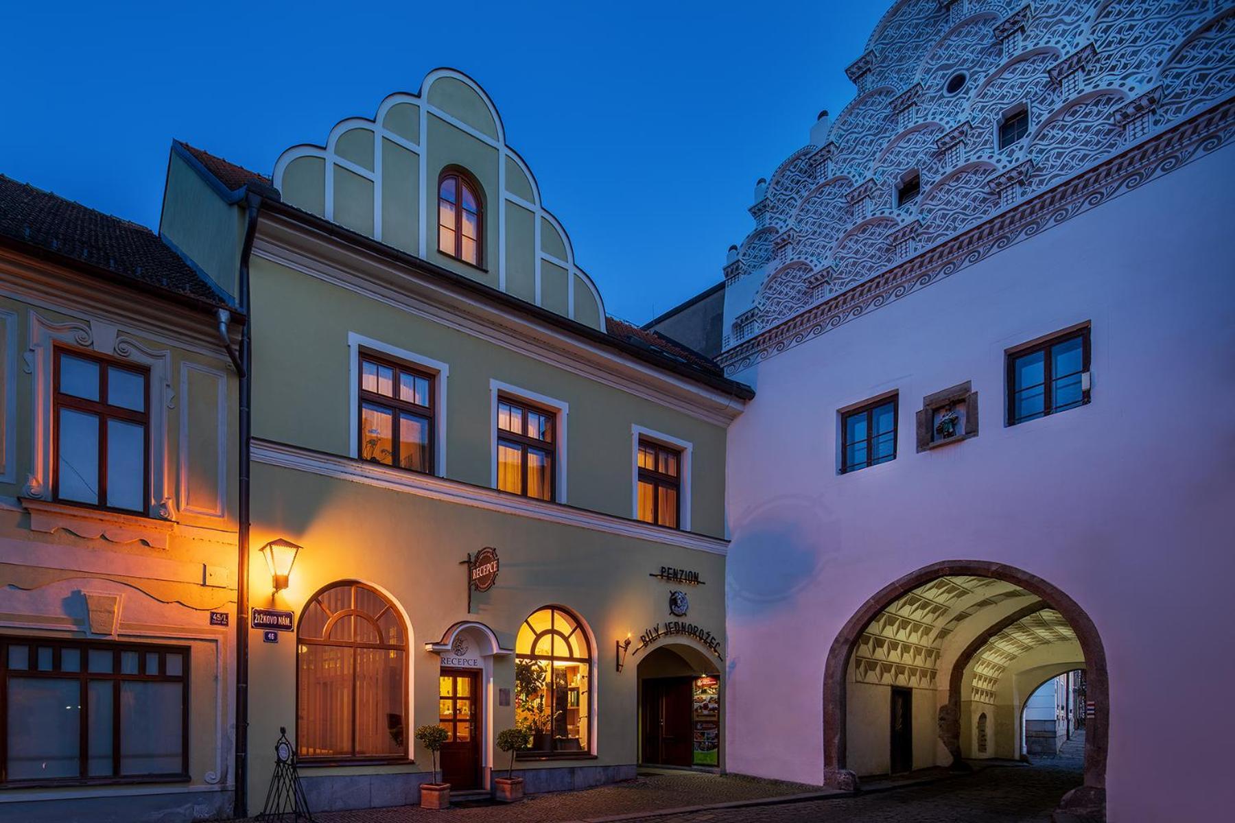 Hotel Bily Jednorozec Trebon Exterior photo